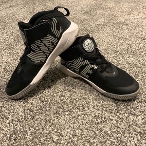 Nike Team Hustle D 9, Kids size 1